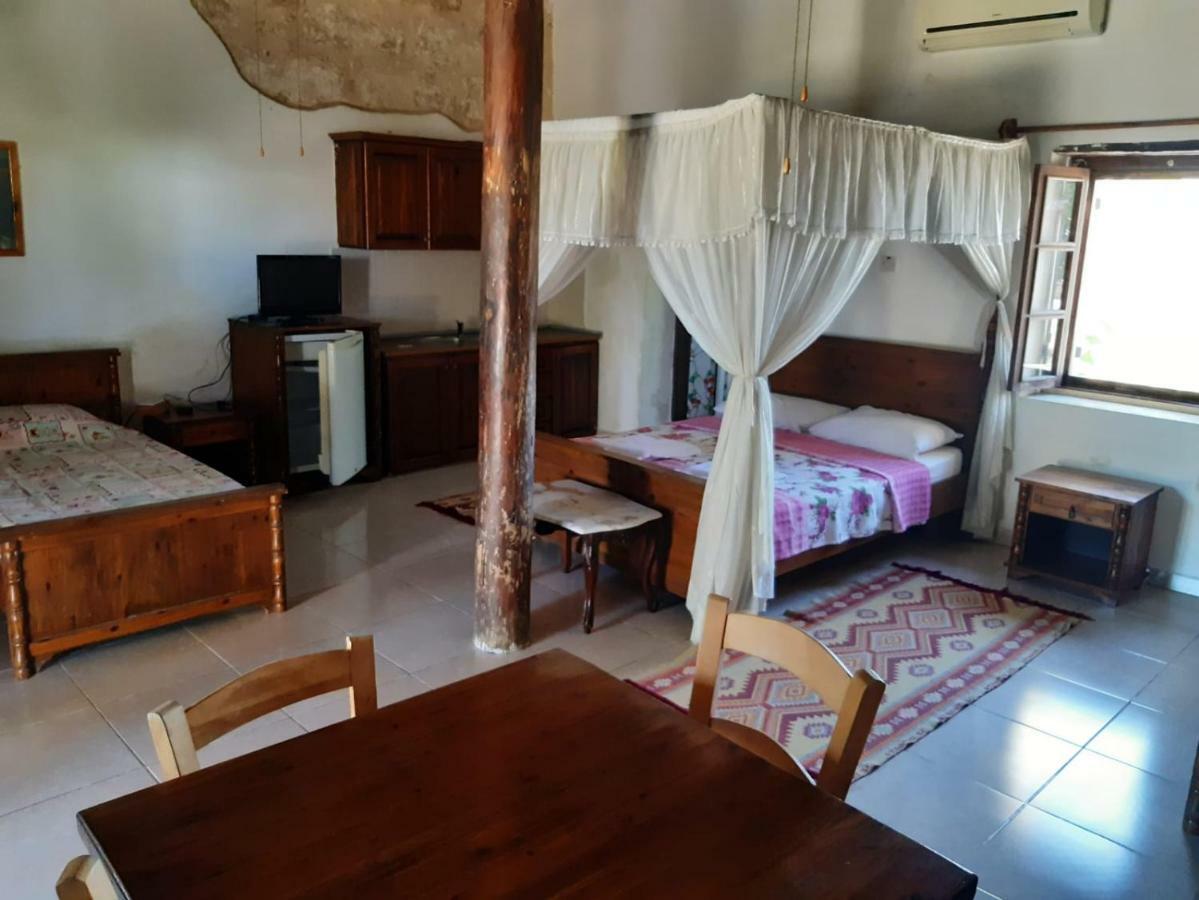 Karpaz Stone House Bed & Breakfast Rizokarpaso Ngoại thất bức ảnh