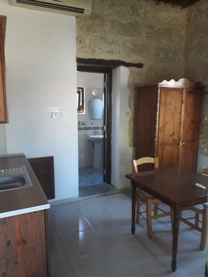 Karpaz Stone House Bed & Breakfast Rizokarpaso Ngoại thất bức ảnh